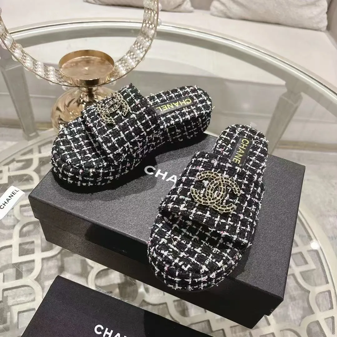 👟👟Ex-factory price 480👟👟 🎉Chanel Chanel 2025 Xiaoxiang C family thick-soled sandals series official website synchronization, classic and elegant, casual wear 🌹🌹🌹🌹Original logo ~ Made of imported sheepskin and C family custom fabrics, a variety of colors for the goddess to choose! ❤️❤️❤️❤️ Code number: 36~40 (35.41.42 customized, non-returnable) Color: 5 colors;
